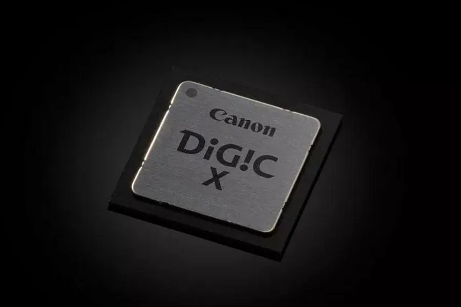 Canon EOS R10 + RF-S 18-150 mm f/3.5-6.3 IS STM